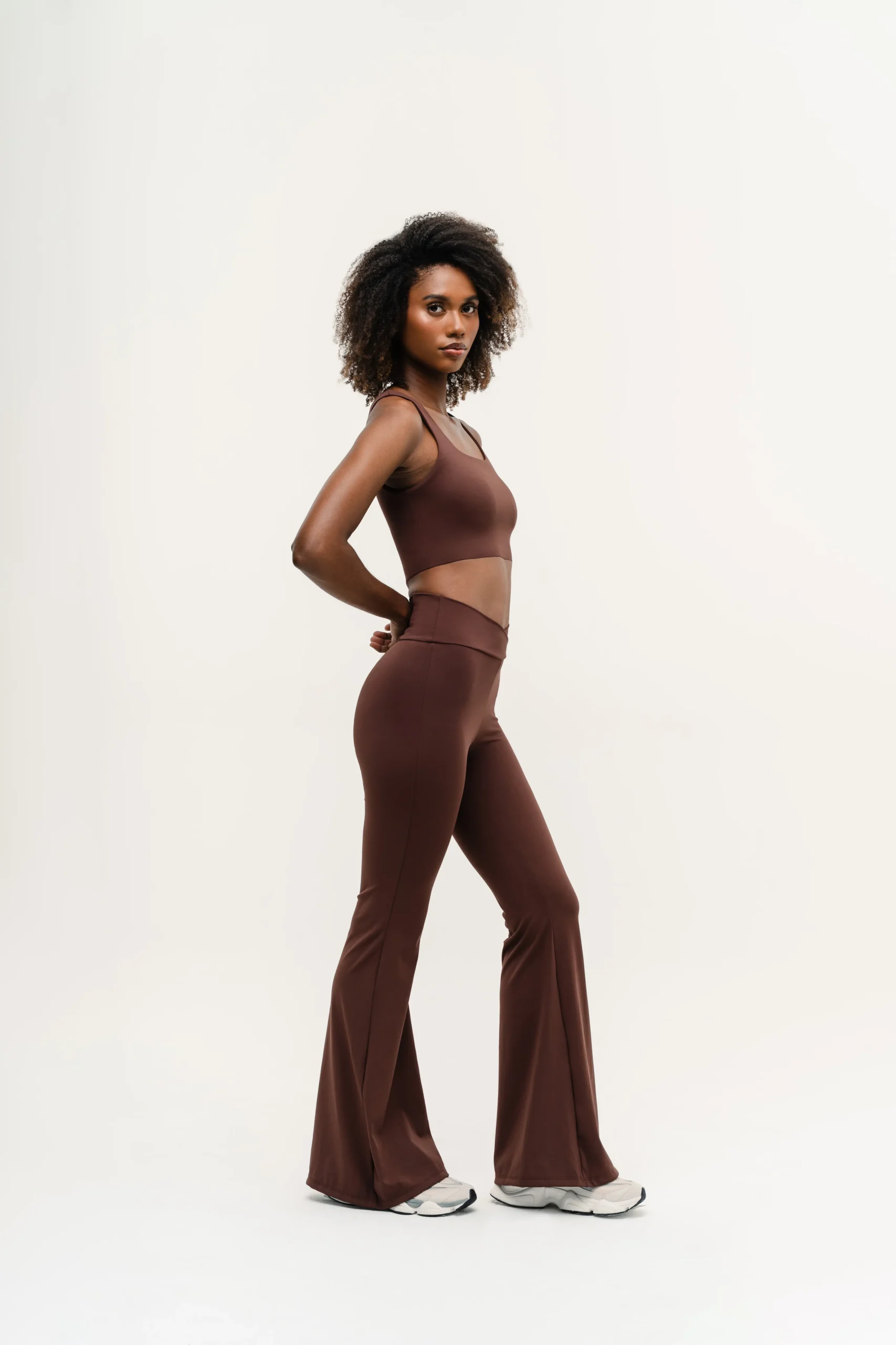 Conjunto Essencial: Flare Legging + Drift Top Castanho