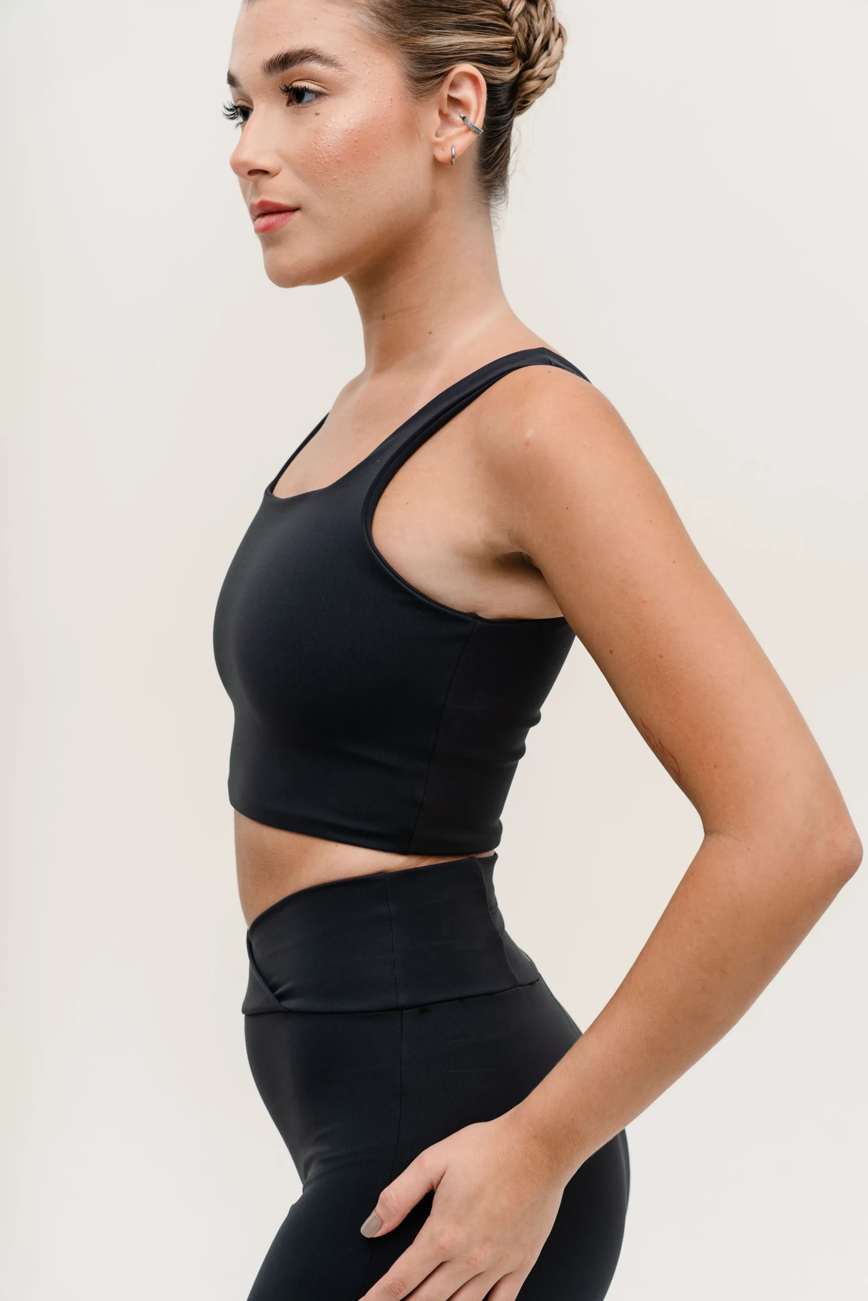 Conjunto Essencial: Flare Legging + Drift Top Preto