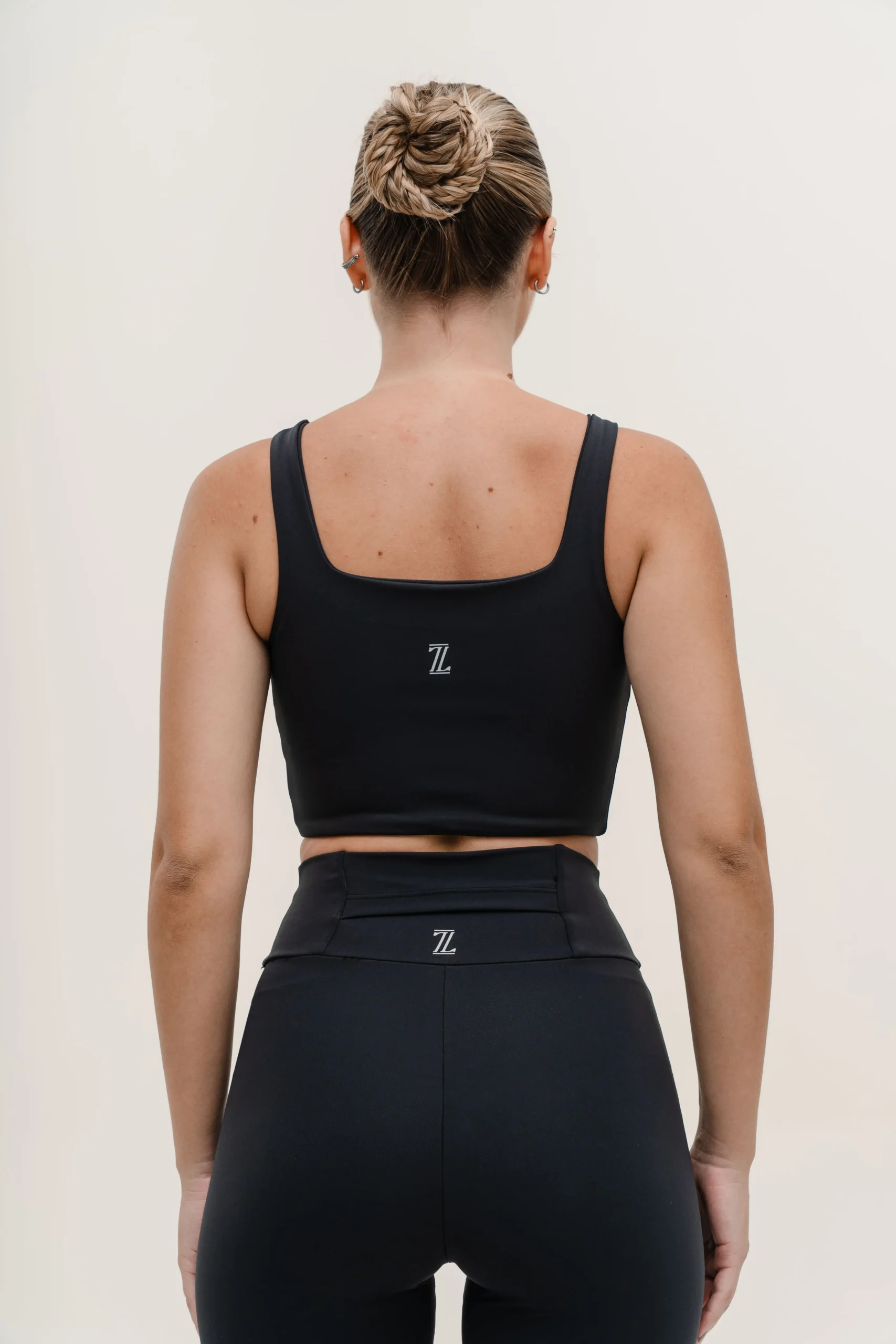 Conjunto Essencial: Flare Legging + Drift Top Preto